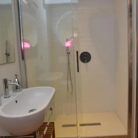 ベッド・アンド・ブレックファスト La Darsena コモ