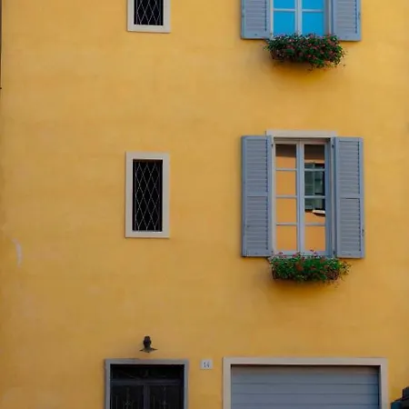 ベッド・アンド・ブレックファスト La Darsena コモ